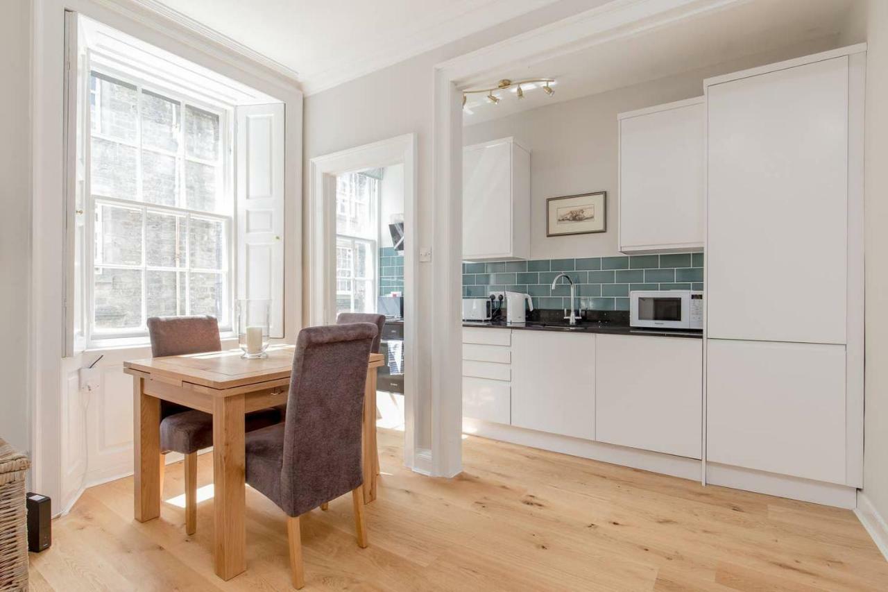 Altido Elegant Georgian 2-Bedrm Apt In Heart Of Old Town Apartment Edinburgh Exterior photo