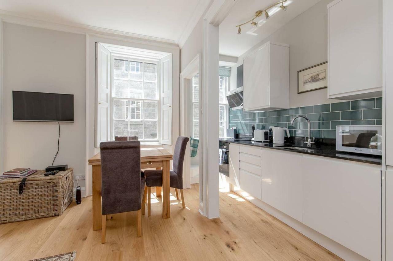 Altido Elegant Georgian 2-Bedrm Apt In Heart Of Old Town Apartment Edinburgh Exterior photo
