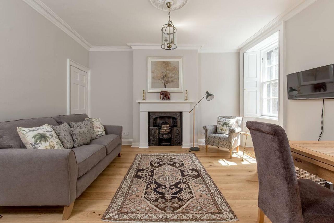 Altido Elegant Georgian 2-Bedrm Apt In Heart Of Old Town Apartment Edinburgh Exterior photo