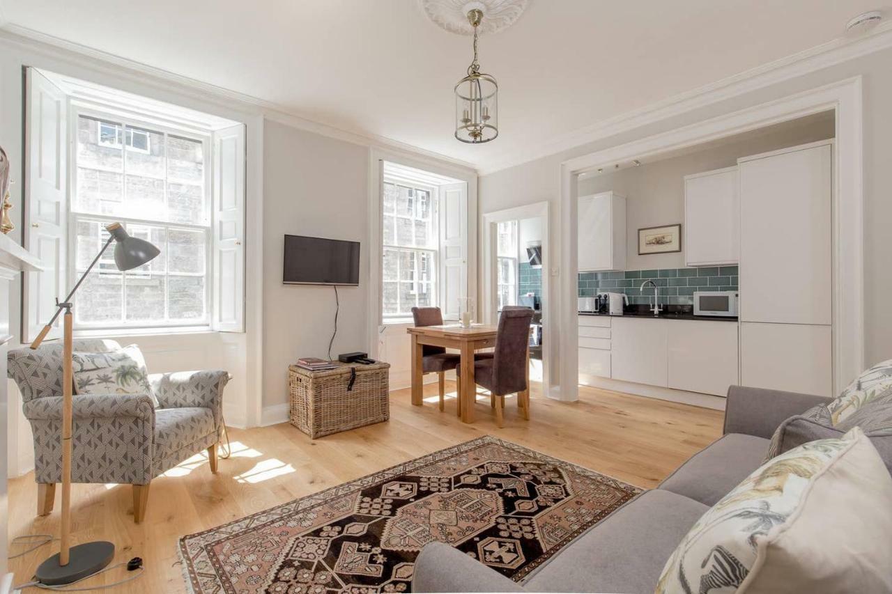 Altido Elegant Georgian 2-Bedrm Apt In Heart Of Old Town Apartment Edinburgh Exterior photo