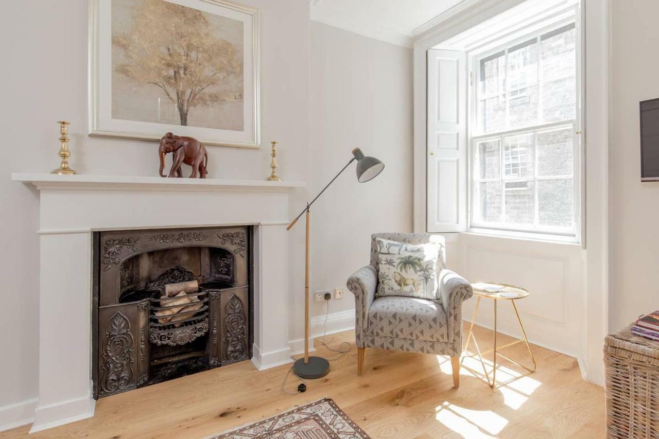 Altido Elegant Georgian 2-Bedrm Apt In Heart Of Old Town Apartment Edinburgh Exterior photo