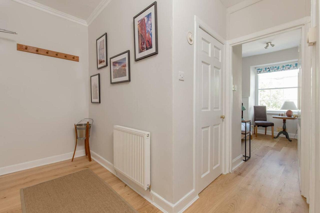Altido Elegant Georgian 2-Bedrm Apt In Heart Of Old Town Apartment Edinburgh Exterior photo