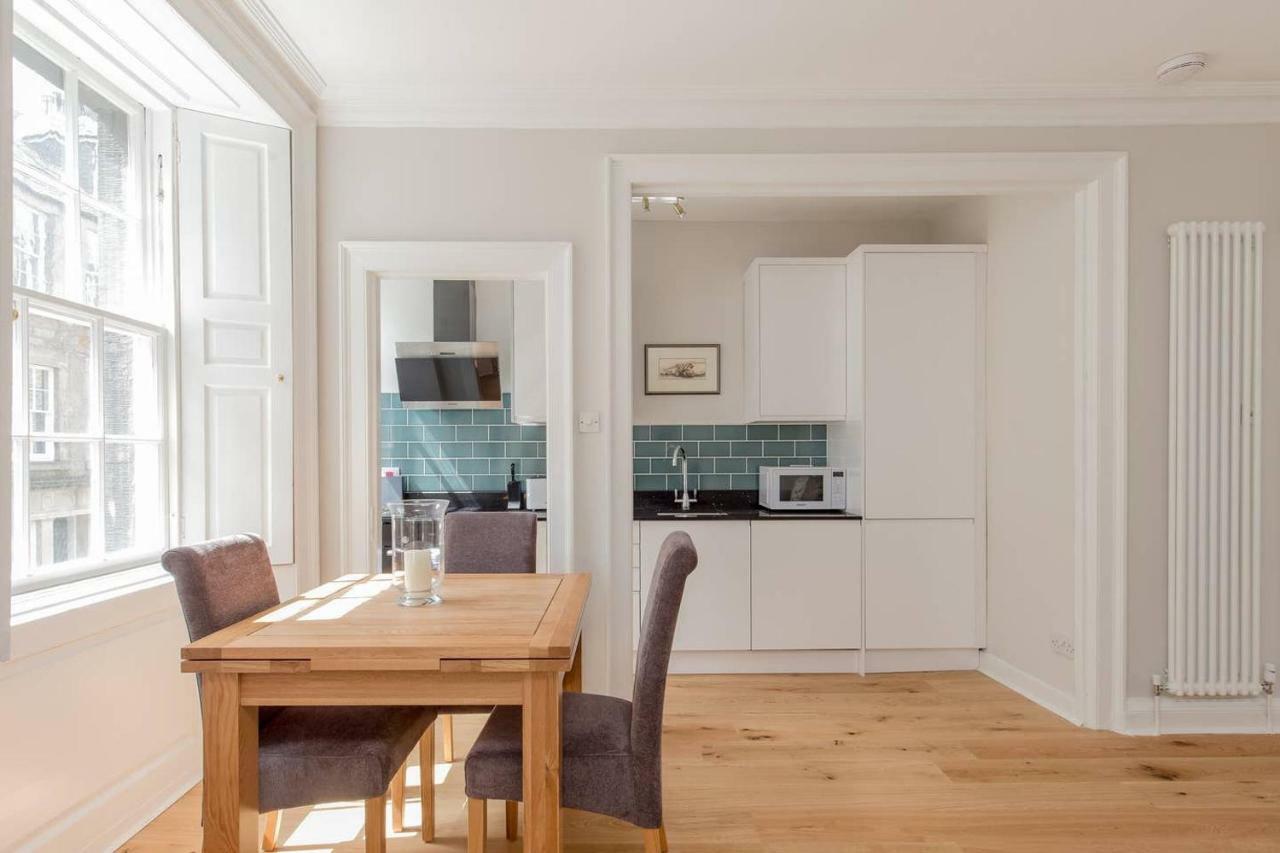 Altido Elegant Georgian 2-Bedrm Apt In Heart Of Old Town Apartment Edinburgh Exterior photo